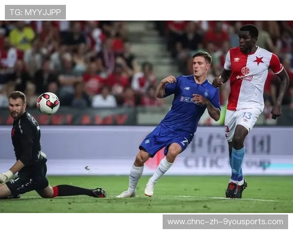 欧冠球队推进定位球多样化演练，战术变化更加丰富